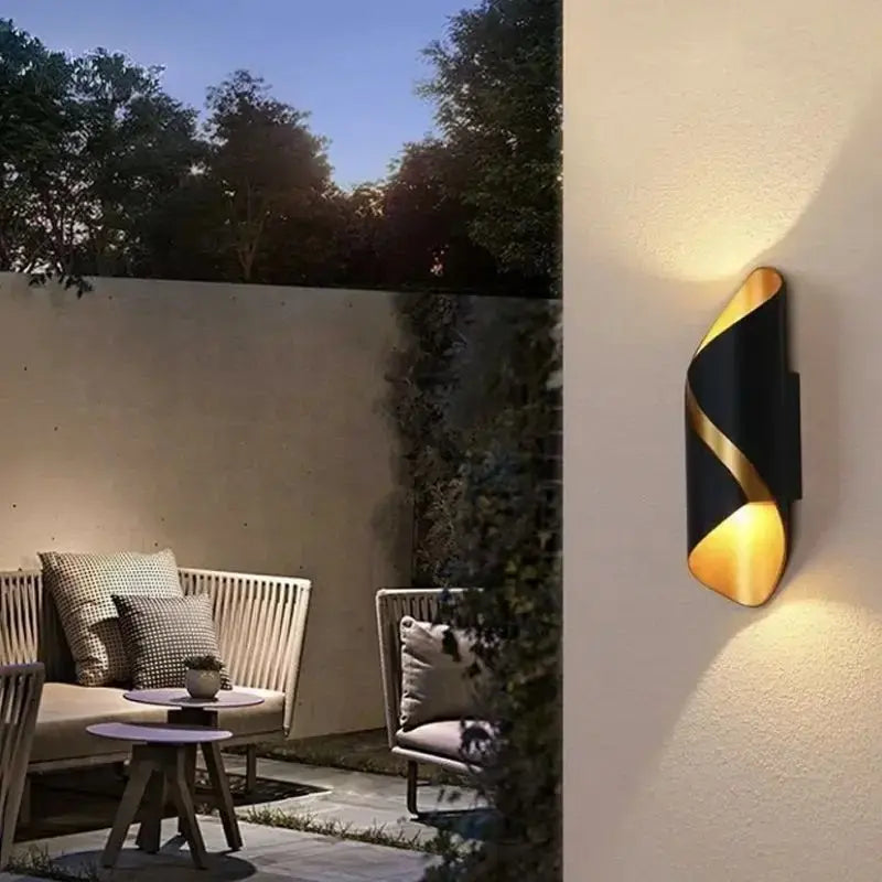 Applique murale extérieure LED IP65 courbée en aluminium – ONDA | Lumylys