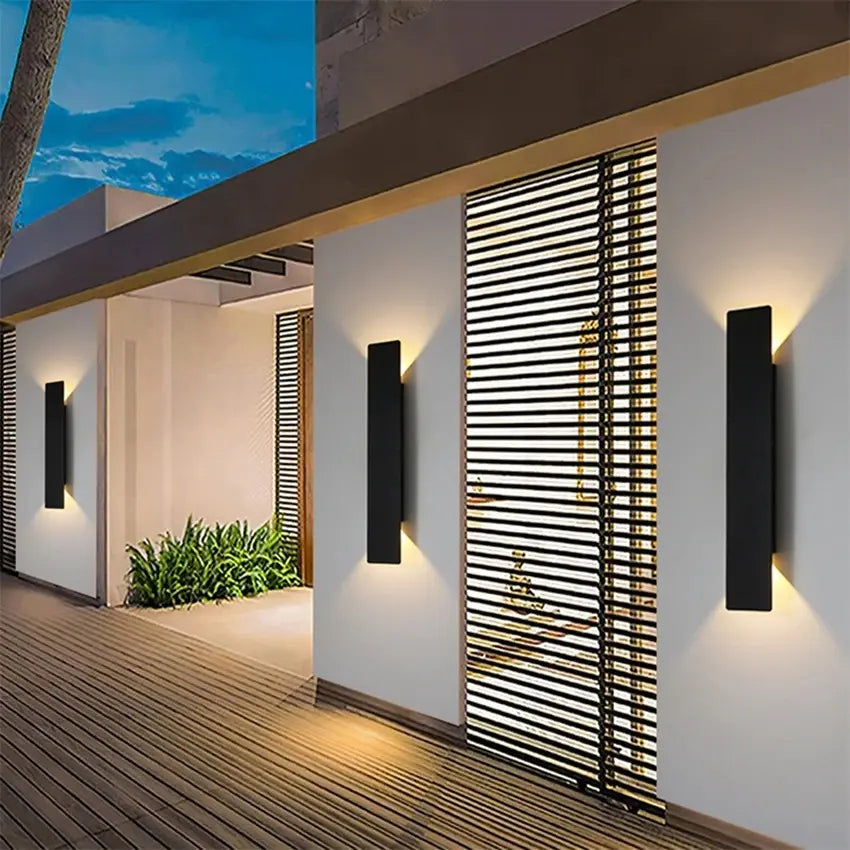 Applique murale extérieure LED linéaire IP65 en aluminium noir, éclairage haut et bas – LINEA | Lumylys