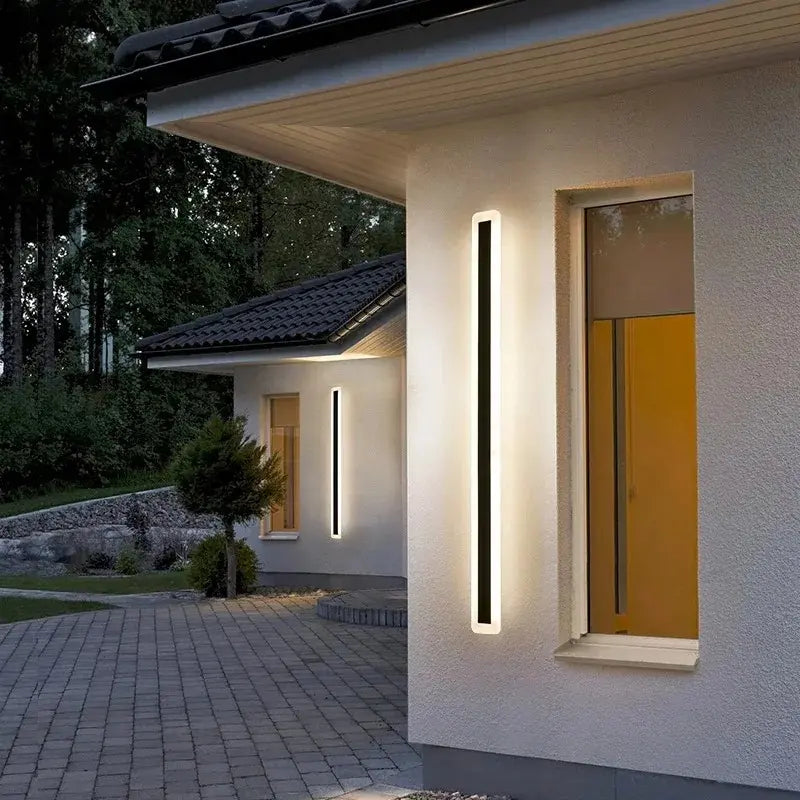 Applique murale extérieure verticale LED IP65 en métal noir – NOVARA | Lumylys