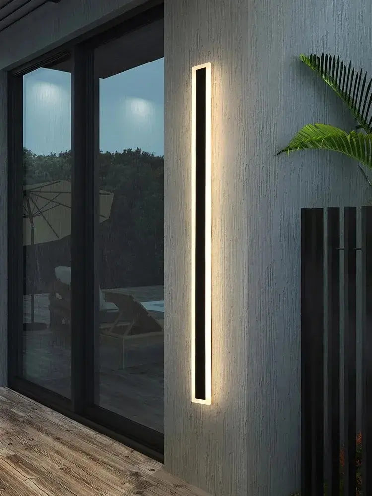 Applique murale extérieure verticale LED IP65 en métal noir – NOVARA | Lumylys